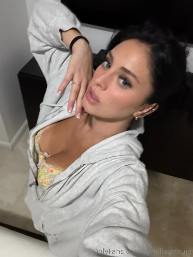 Still thinking about that dream i had of you wanna make it real 