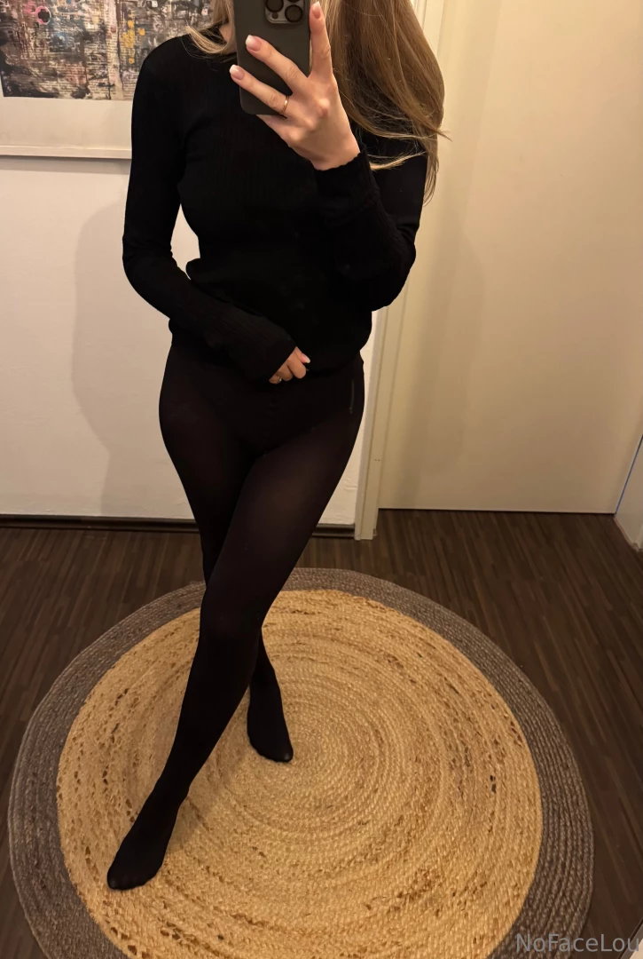 Good morning are you into dark tights 