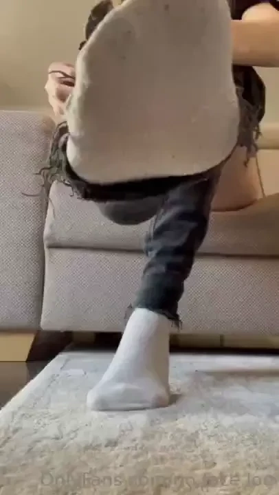 Watch me and be quiet 