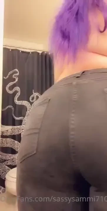 My boss told me i m not allowed to wear leggings to work anymore 