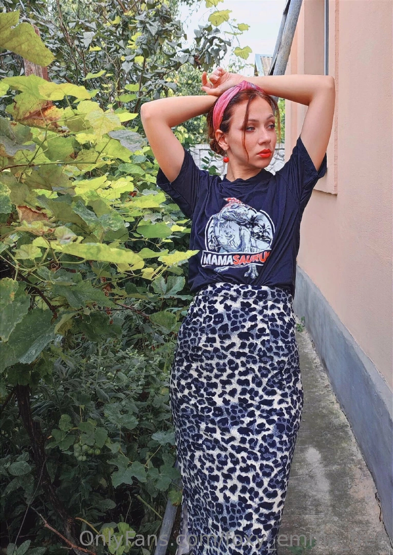 Mixing daring and classic with this skirt 