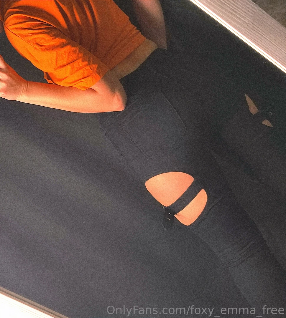 Wearing tight clothes is my everyday purpose 