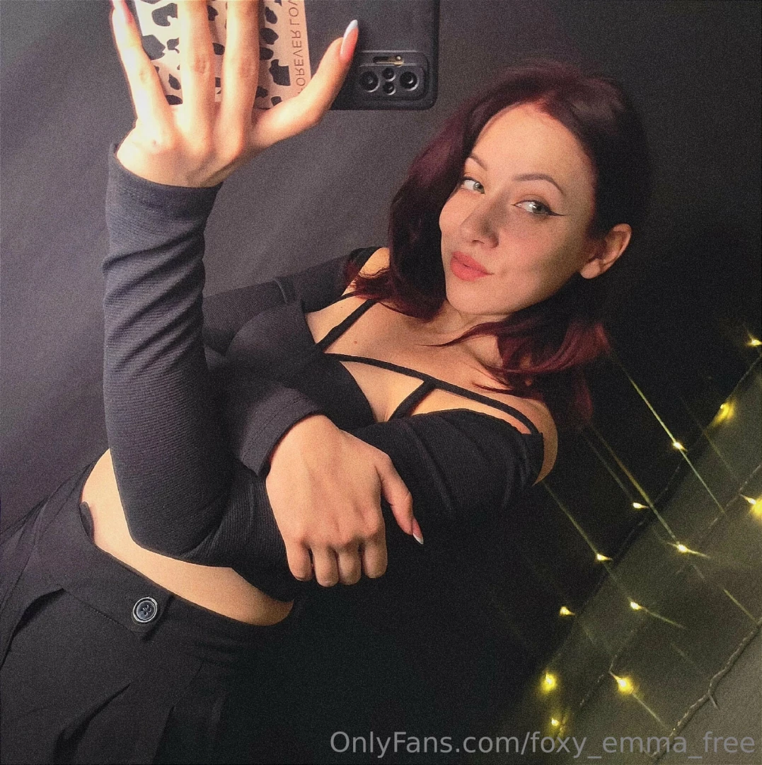 Do you like my total black outfit 