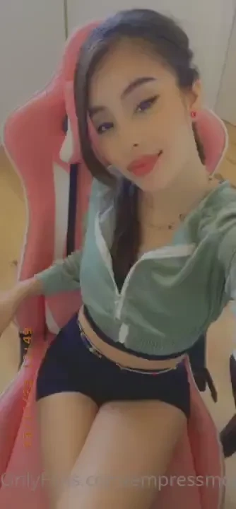 I want to get to know you what you like and what makes you hard dm me 