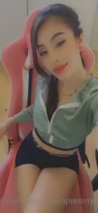 I want to get to know you what you like and what makes you hard dm me