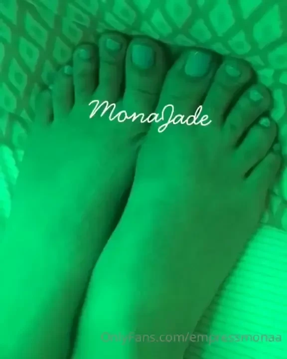 Who has a foot fetish 