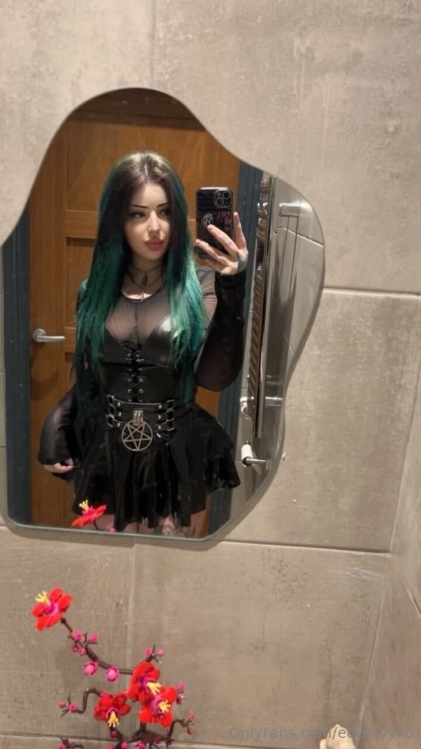 Your horny lil goth slut is online rn message me pls 