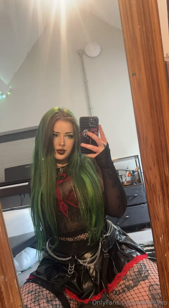 edenivyxo1 - Goth girls with thicc thighs and a resting bitch face what more can part 1 