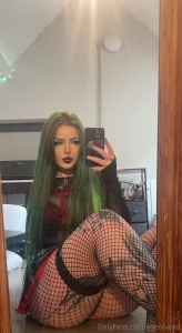 Goth girls with thicc thighs and a resting bitch face what more can part 2