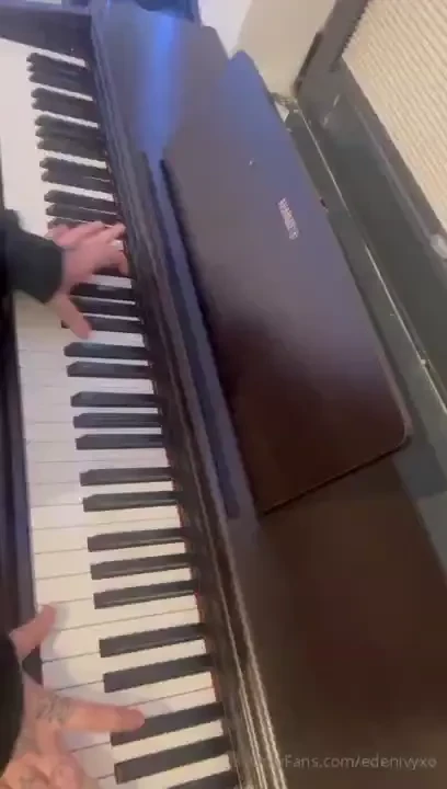 As requested by some fans i ve posted the piano clips gonna post the part 1 