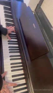 As requested by some fans i ve posted the piano clips gonna post the part 1