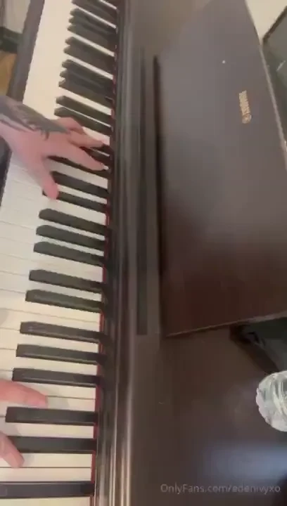 As requested by some fans i ve posted the piano clips gonna post the part 3 