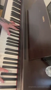 As requested by some fans i ve posted the piano clips gonna post the part 3