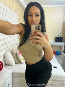 Would you eat my pussy at the office