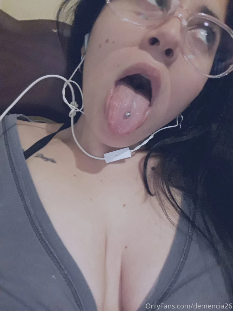 Nice day daddy i m online for you 