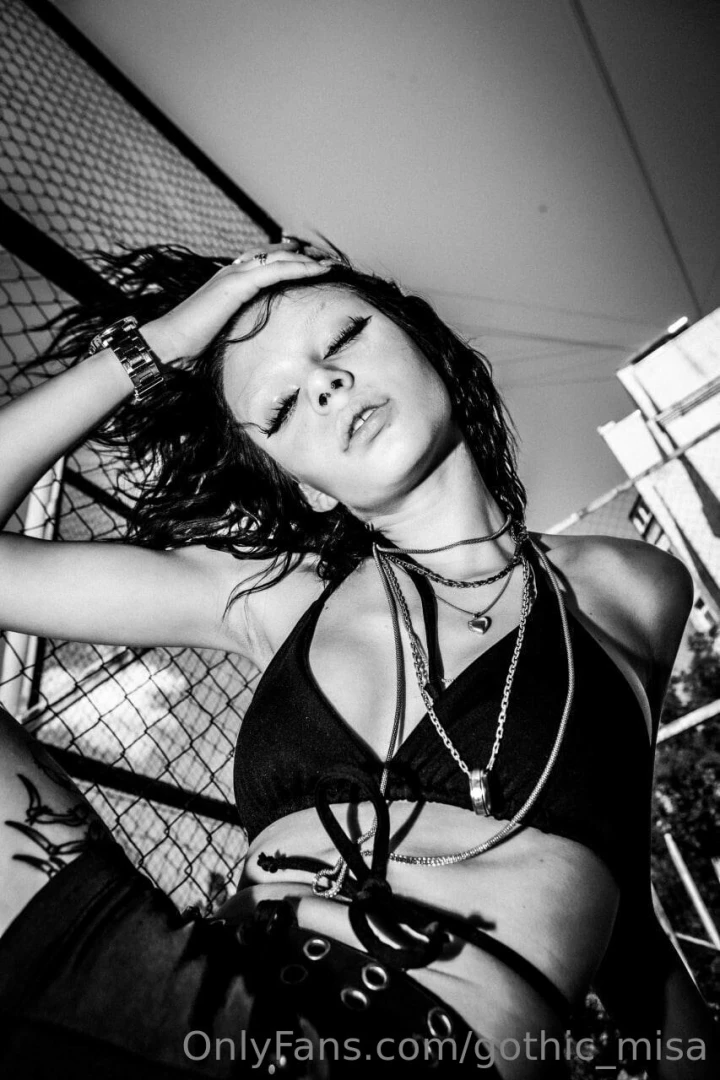 Do you like the noir aesthetic do i look like i live in sin city 