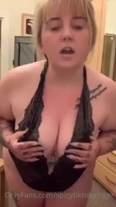 Fingering myself and talking filthyyy