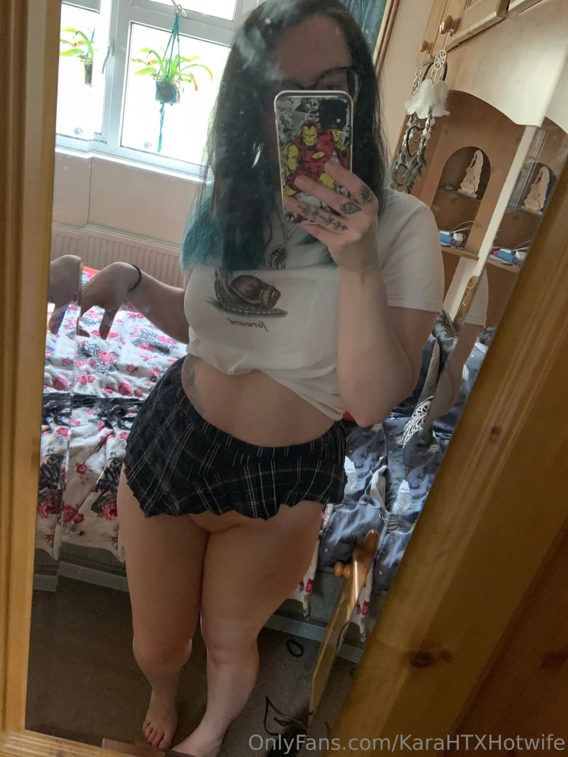 Follow my bestie neamoonfree if you want to be teased by a curvy part 1 