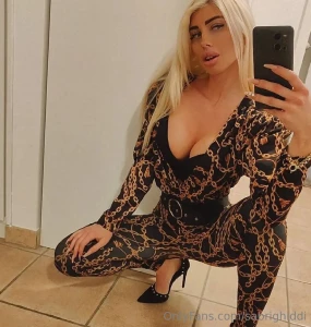Lei e la mia amica irene chanel vi aspetta con tanto amore nella sua