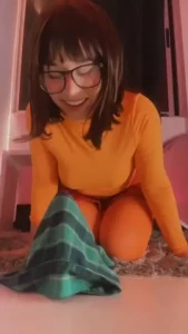 Velma catching a monster short roleplay is in spanish