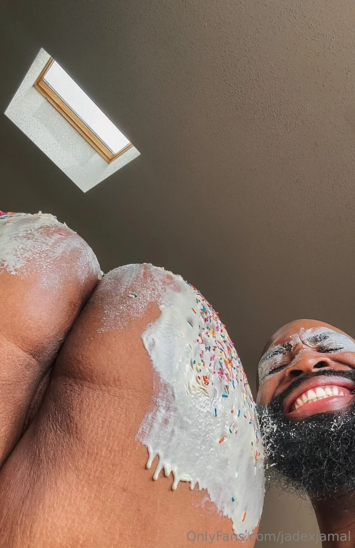 jadexjamal1 - Birthday video drops tomorrow he came on the frosting 