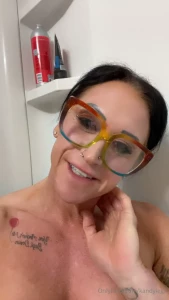 Cum behind the scenes and wash muscle mommy