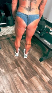 kandylegs1 - Happy hump day just trying to get this booty even bigger 