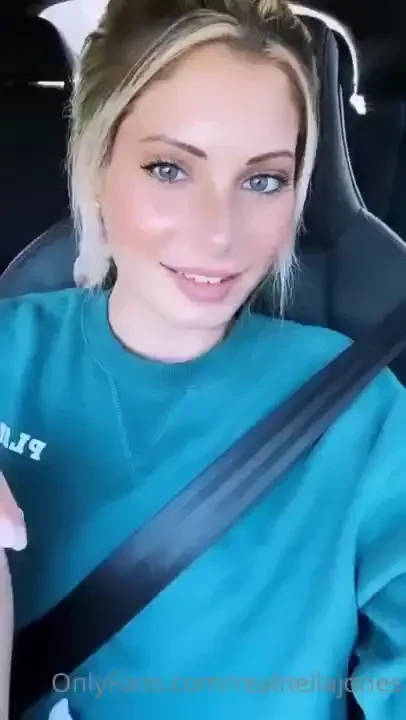 Sunday errands i m bored amp horny let s chat what are you up to today 