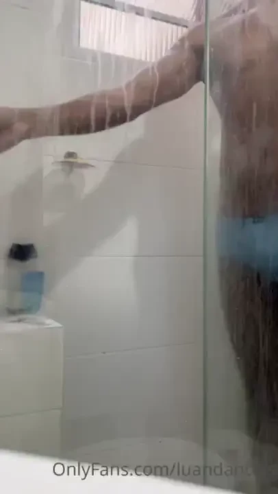 Se eu fosse pro bbb tomaria banho assim 
