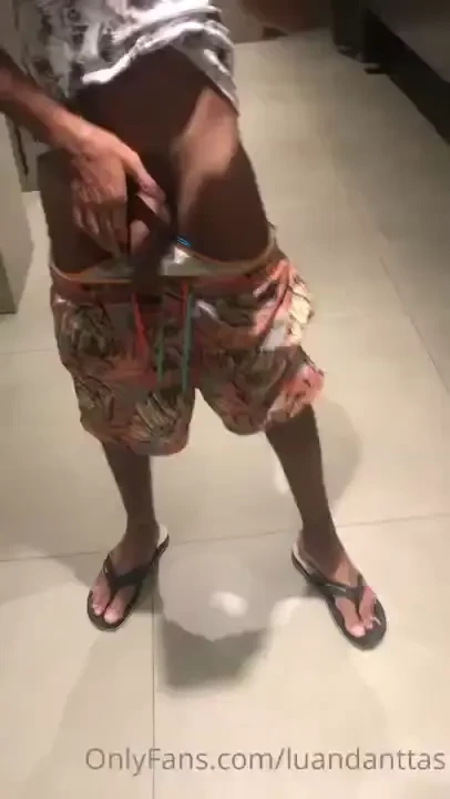 Espelho de banheiro p blico 