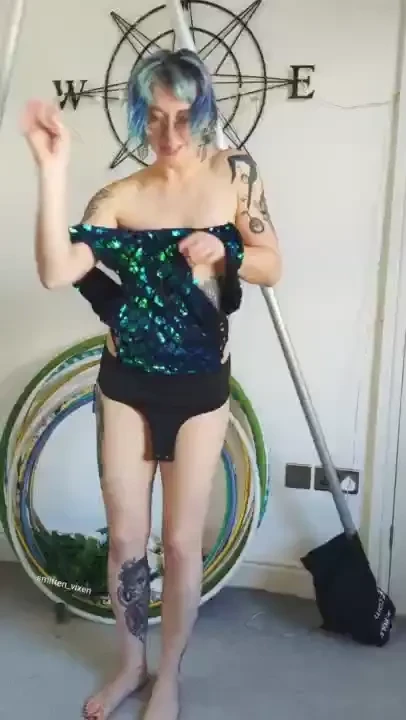 Trying on a new sparkly outfit half the video is me struggling with a 