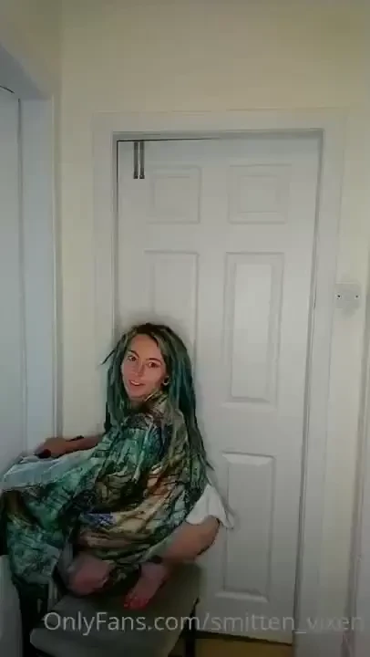 Trying to figure out how to hang from the door this attempt did not go 