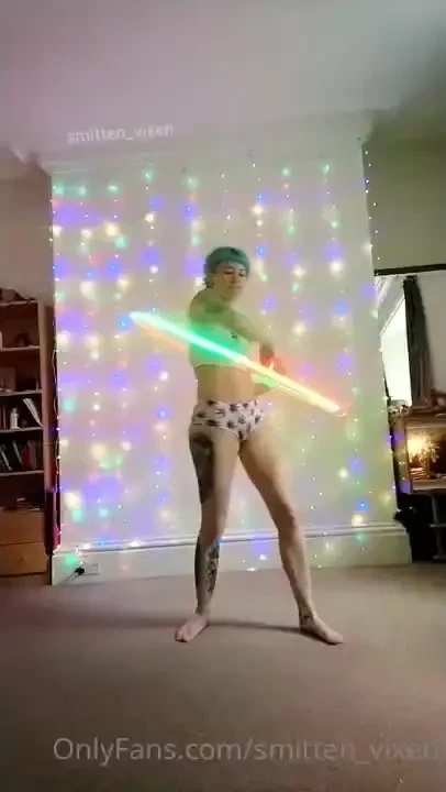Hooping in some cute lil booty shorts plz appreciate my very dramatic 