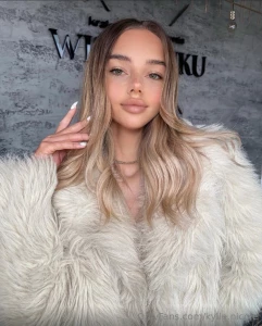 Naughtydoll11 this pervert loves to spread her pussy and show her part 153