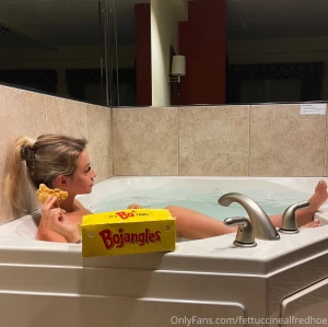 I started a new job and i m so tired guys but i didn t forget about y