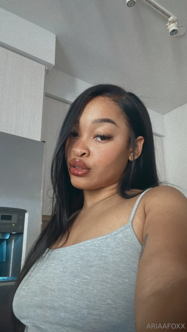 babyygirlariaa1 - Would use my face for your cum 