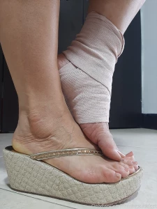 In this ocattion yelahiag sprained her ankle amp evvacast have to care part 3