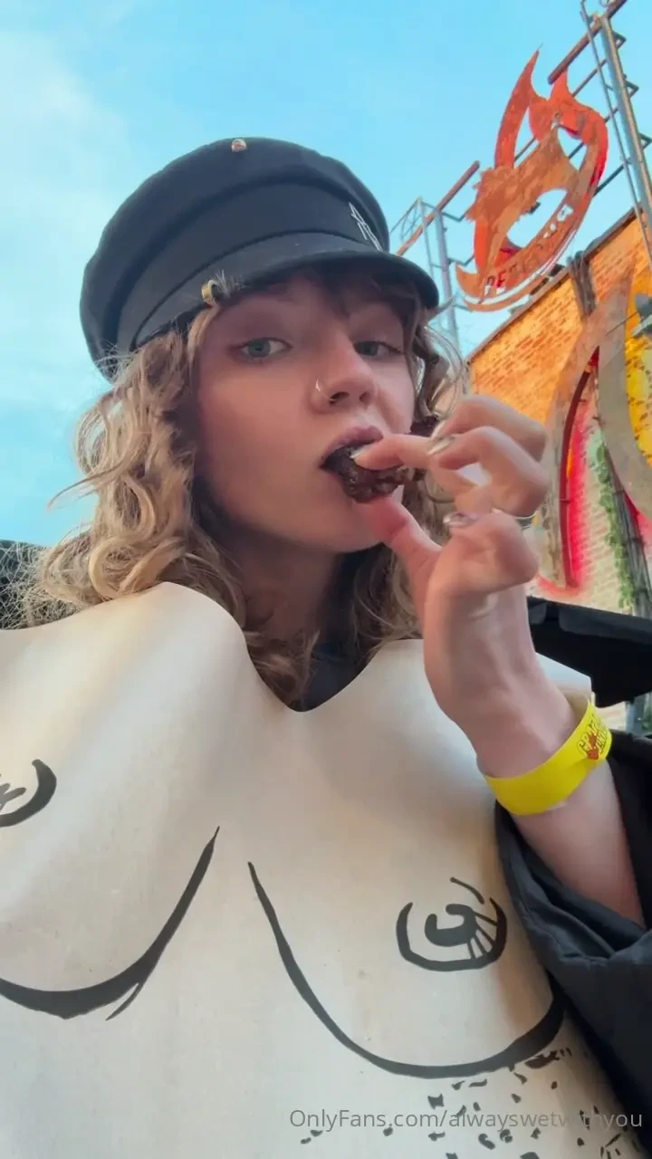 I look racy even in a piece of paper the real treasures are underneath 