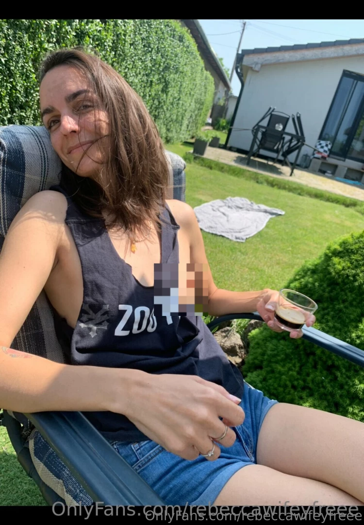 Would you fuck me on the lawn model petite skinny seductive naughty 