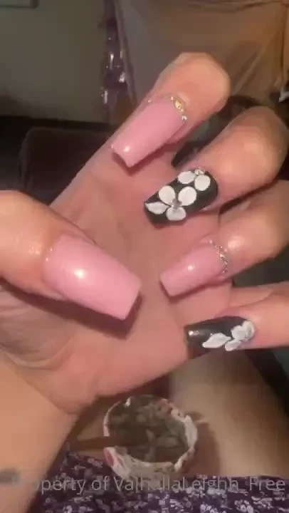 Did someone say new nails 