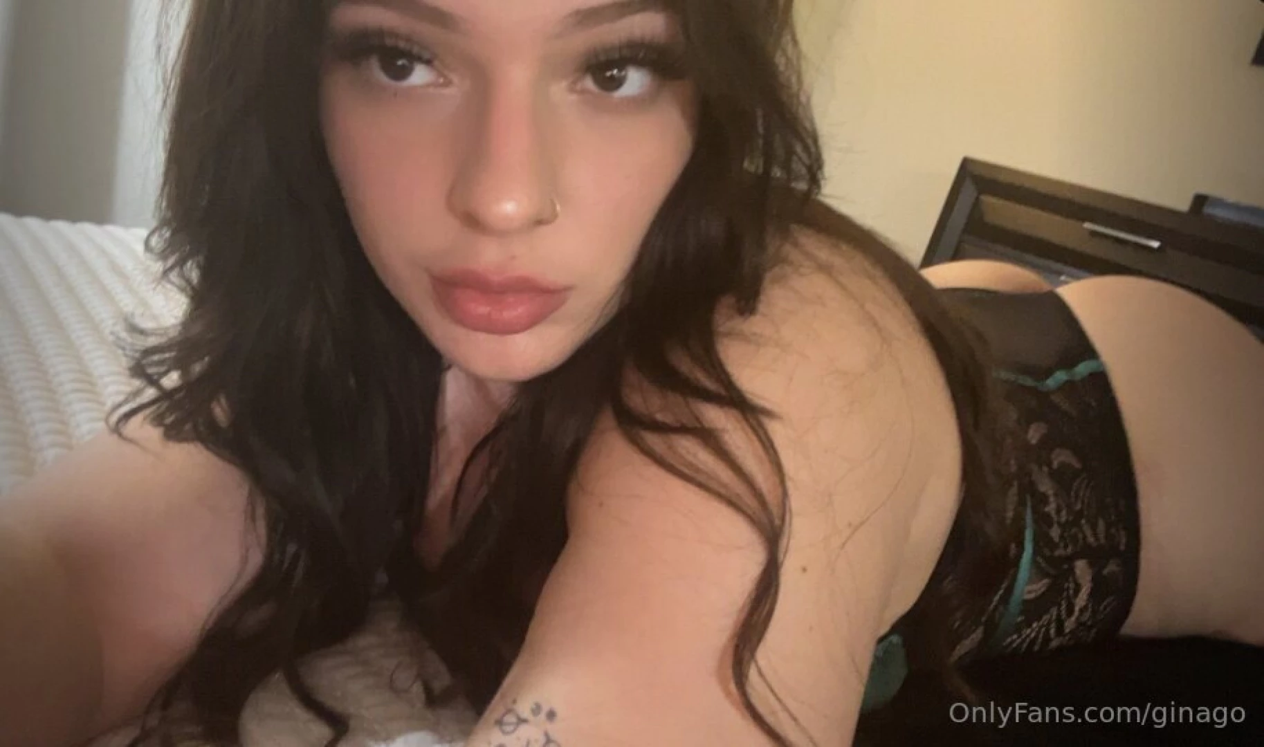 Hit my dm i m feelin extra sexy 