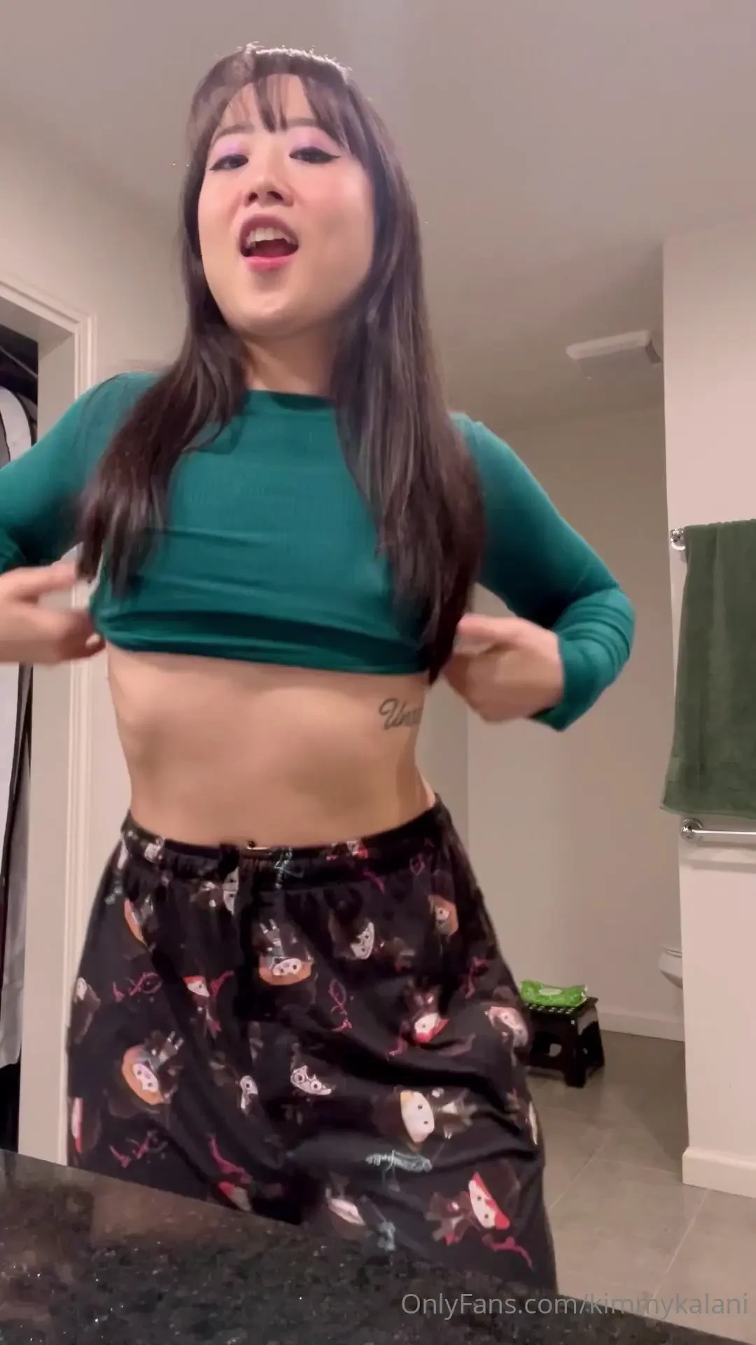Hehe i love being a silly girlfriend and teasing you with my awesome 