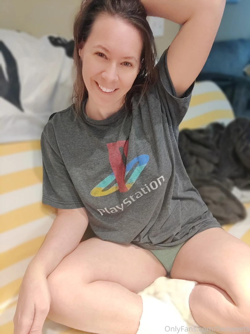 Lazy morning i stole my husband s t-shirt i think i might just keep it 