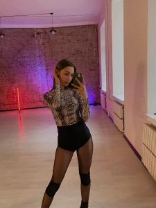 I really like to dance and jerk off in the bathroom want to see how i