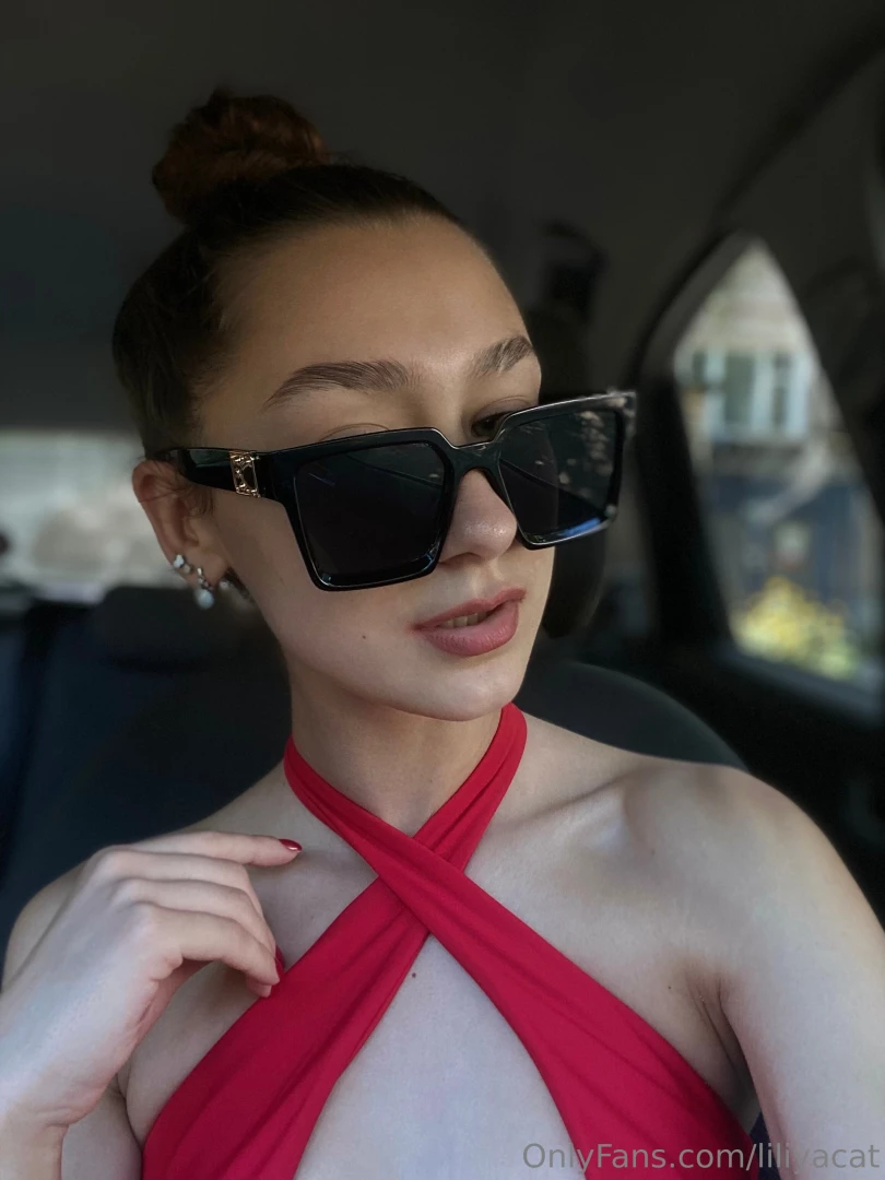 Summer days and me in a swimsuit who wants to see it on my body 