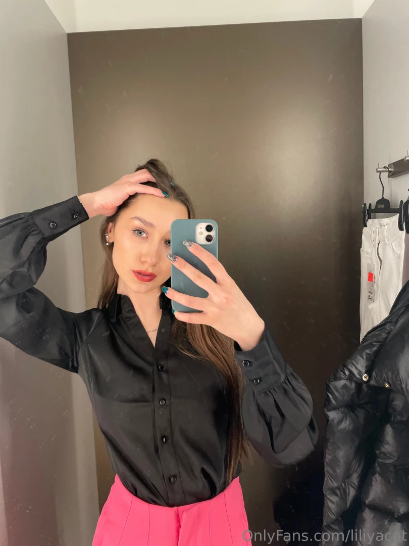 Do you like this pink color on me 