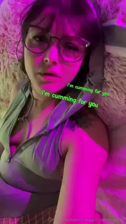 Let me look into your eyes while i cum 