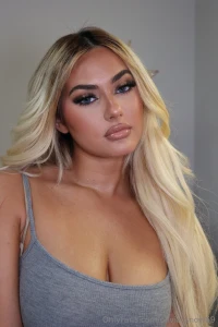 One stare and your imagination s already misbehaving