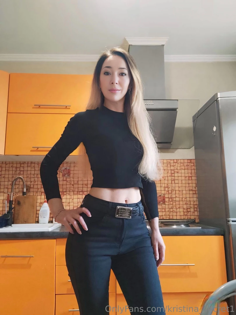 This sexy milf knows exactly how to make you ecstasy margo_mommy part 83 