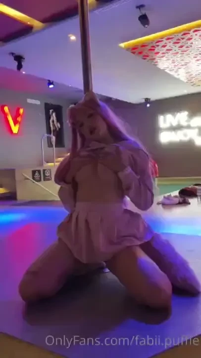 Chicos les mande por privado este video completito y sin censura 